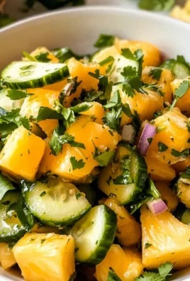 Ananassalat mit Gurke für heiße Sommertage
