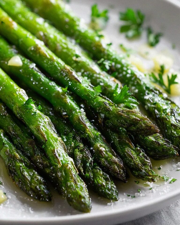 Ofengerösteter Grüner Spargel mit Knoblauch und Olivenöl Rezept