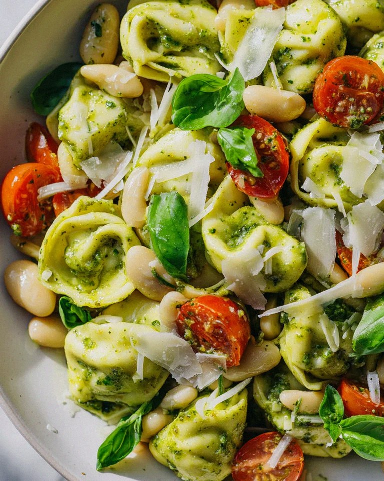 Pesto Tortellini Nudelsalat mit Weißen Bohnen – Schnell!